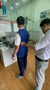 Lấy số đo may vest công sở chuyên nghiệp