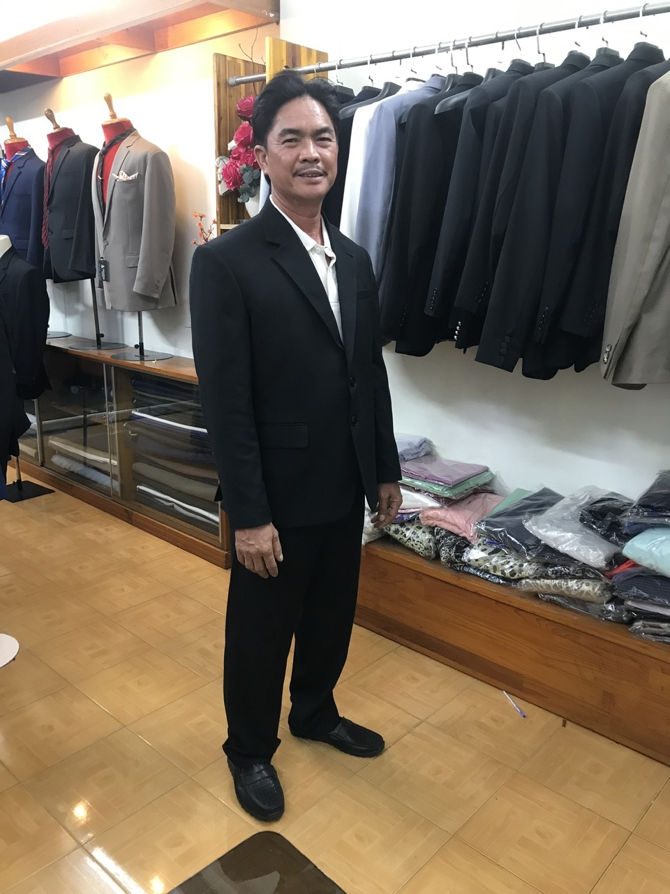 Lấy số đo may vest nam tại Veston Anh Tuấn Biên Hòa Đồng Nai